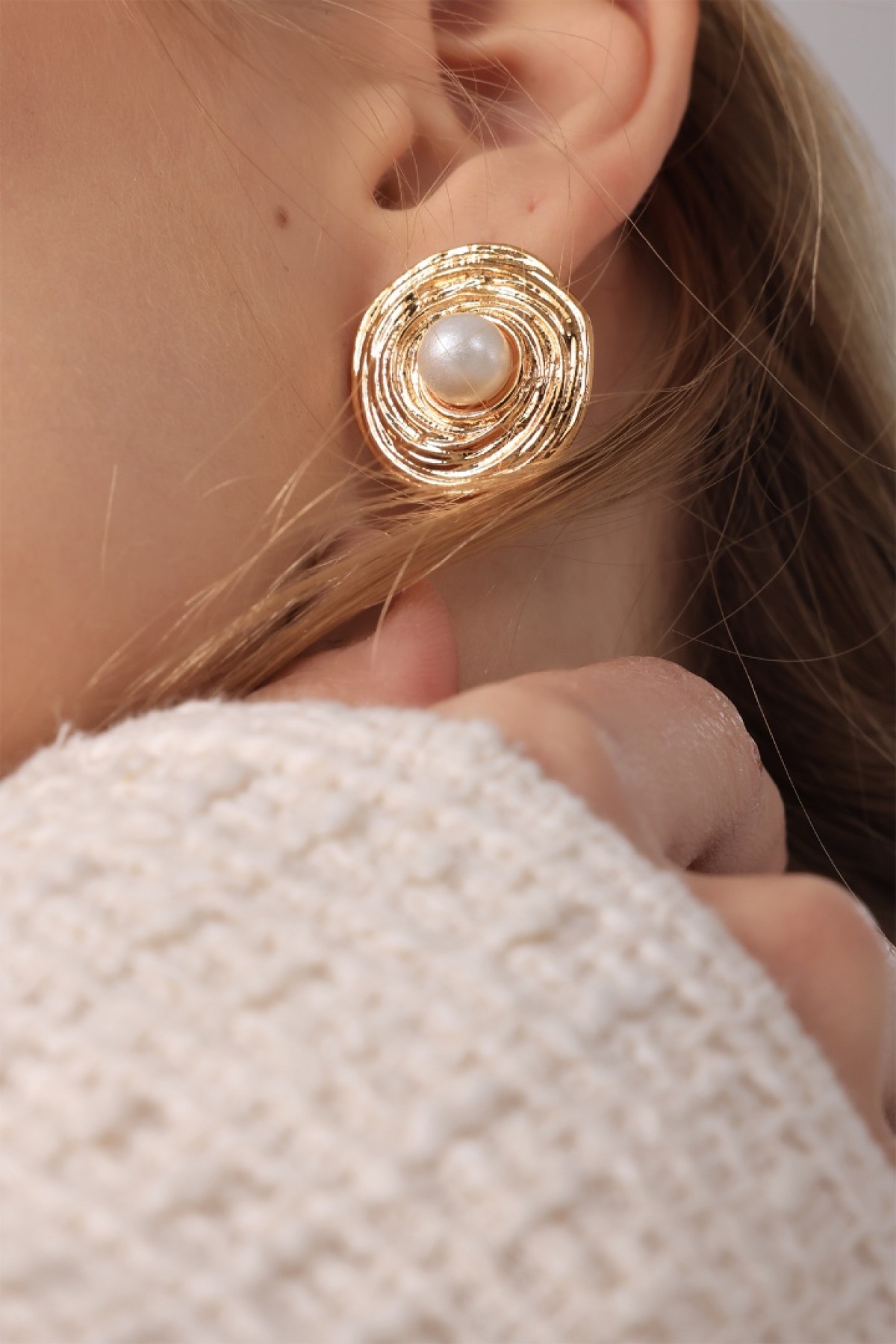Gold Round Pearl Earrings