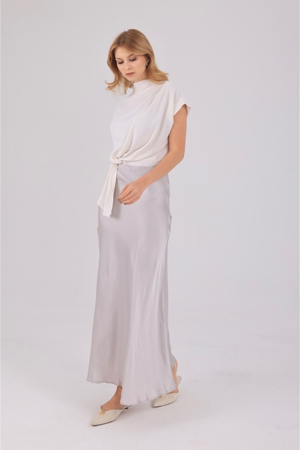 Lumière Skirt – Clarisse İlkbahar/Yaz Koleksiyonu Clarisse Lumière gri saten maxi etek