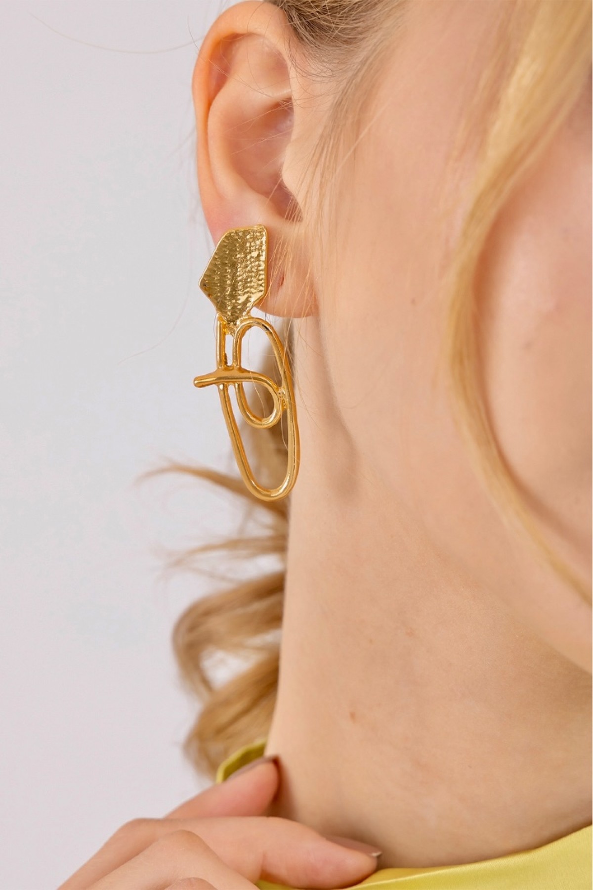 Artform Gold Earrings – Clarisse Accessories Clarisse Artform gold earrings – geometrik formlu altın küpe