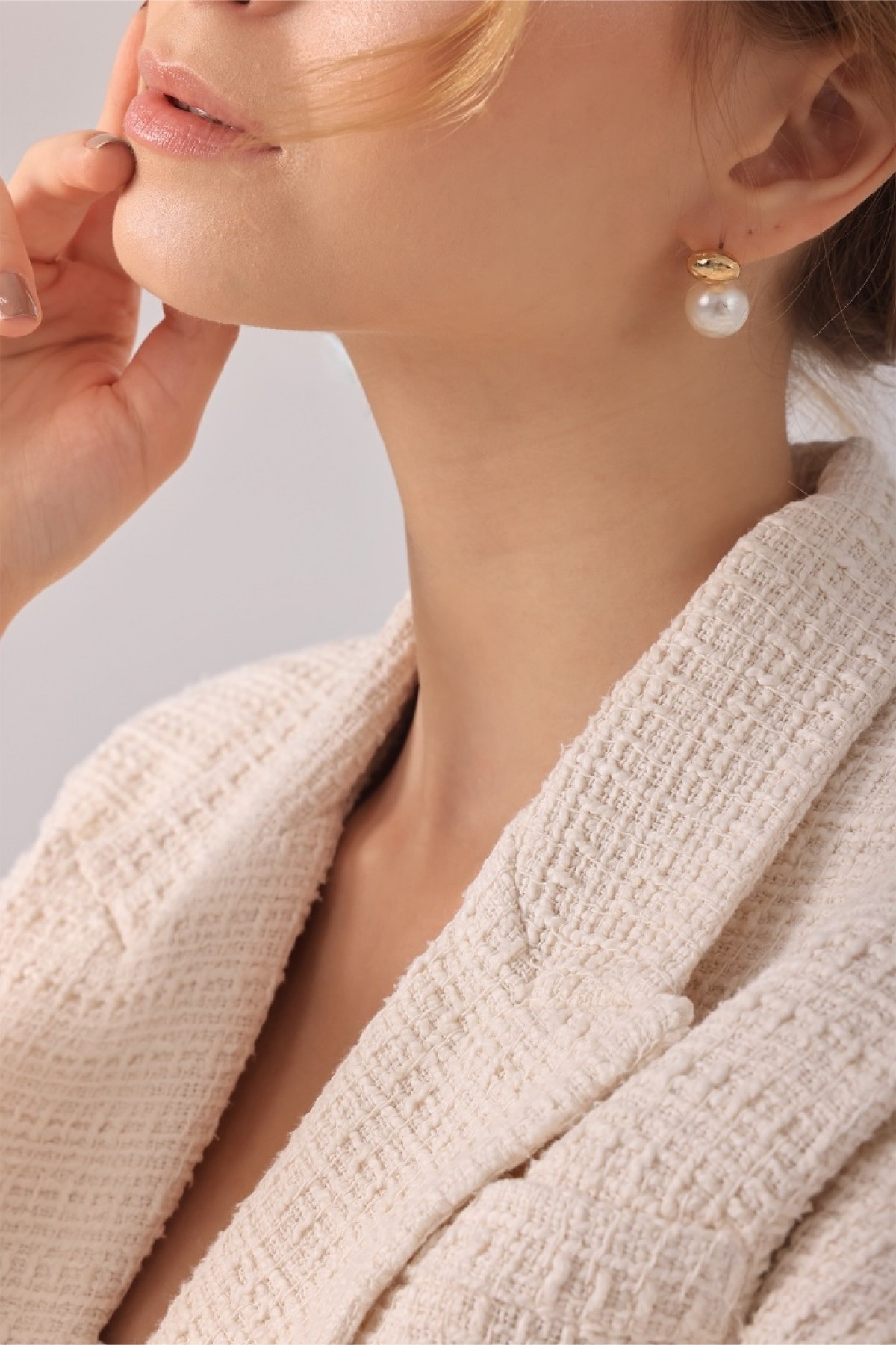 inci & altın küpe – Clarisse Jewelry Clarisse inci ve altın detaylı minimal küpe
