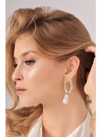Clarisse elegant gold earrings with pearl Clarisse gold textured earrings with pearl drop