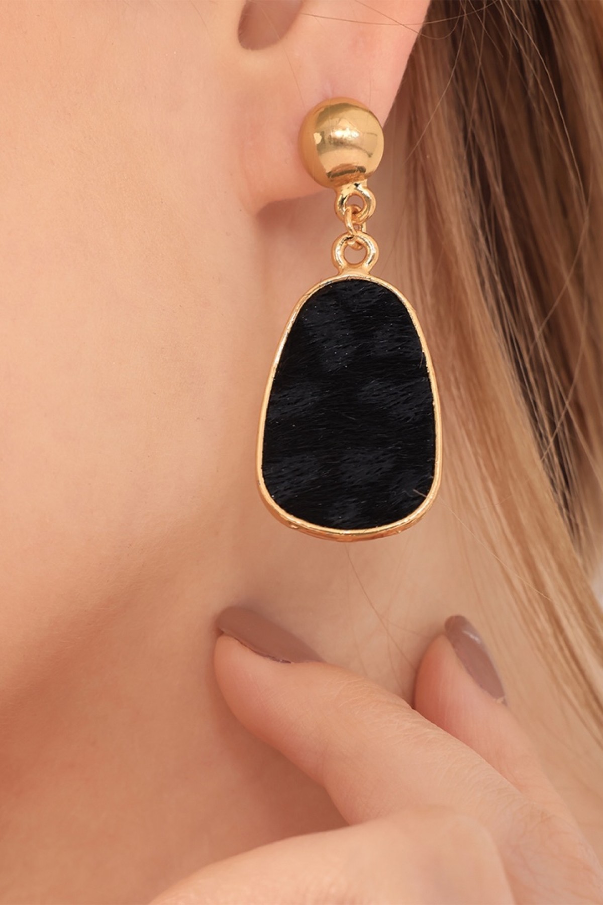 Black Drop Gold Earrings – Clarisse Jewelry Clarisse siyah damla taşlı altın küpe