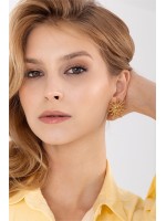 Clarisse Sun Embrace Earrings Güneş motifli altın Clarisse küpe – kulakta görünüm